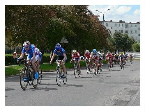 Zakończenie Międzynarodowego Etapowego Wyścigu Kolarskiego „Dookoła Polski Kobiet” 2006 na ulicy Piłsudskiego.