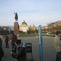 Zagrzeb widziany przez tramwajową szybę - Trg kralja Tomislava