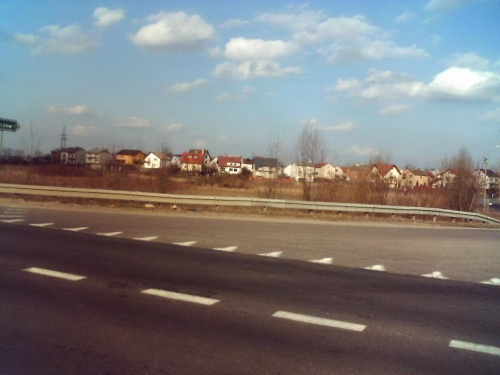 Miasto Karczew widziane z daleka.