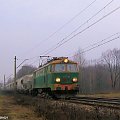 Byk ET22-1165 z towarem śmiga w Kierunku Lublina
