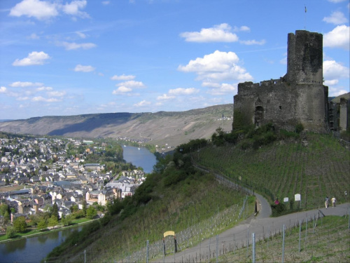 Bernkastel-Kues - Zamek - bardzo fajne miasteczko położone nad Moselą niedaleko Trier - 2 maja 2006 #Ren #Loreley #Trier #Koblencja #Mosela #Bruksela #Niemcy #Belgia