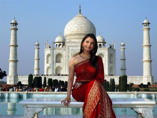 Piękna hinduska i ładny widoczek #ciekawe #dziewczyny #hinduska #uśmiech