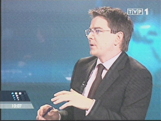 Specjalne wydanie "Wiadomości" TVP 7 stycznia 2007 roku - abp Stanisław Wielgus rezygnuje z urzędu metropolity warszawskiego, ingres zatrzymany. Prowadzi Marcin Leśkiewicz. www.TVPmaniak.pl