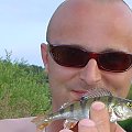 wypad nad rzekę - pierwsza samodzielnie złowiona rybka w życiu - lato 2006r
fot. Seed