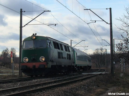 (20.01.07) Lubelski Fiacik SU45-172 z poc.pos. ''San'' Rel. Lublin-Warszawa Wjeżdza Do Lublina.