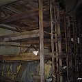 we wnętrzu cerkwi - miejscu uwięzienia polskich żołnierzy - postawiono pięciopiętrowe prycze #cerkiew #film #Wajda