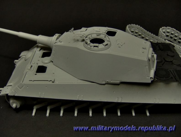 Tygrys Królewski Henschel Dragon 1:35
Gulumik