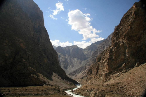 Dolinę rzeki Obikhingou, droga do Tavildary #azja #gory #Pamir #tadzykistan