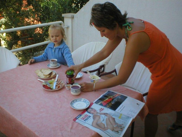 Przygotowanie do śniadania. I moja poranna prasówka CKM