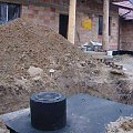 13 grudnia 2006. Szambo zainstalowane.