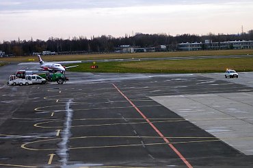 Prowadzi go do niego specjalny samochód #Jetstream #LOT #JetAir #samolot #PłytaPostojowa #EPLL #LCJ #Lublinek