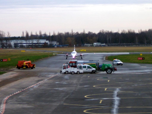 Teraz jedzie do Terminalu 1 #EPLL #LCJ #Lublinek #Jetstream #LOT #JetAir #samolot
