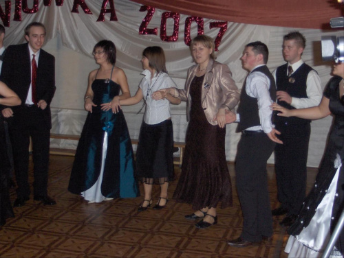 Studniówka w obiektywie Izabeli Kurek
Sobieszyn-Brzozowa 27.01.2007 #Studniówka #Sobieszyn #Brzozowa #MichałAbramczyk