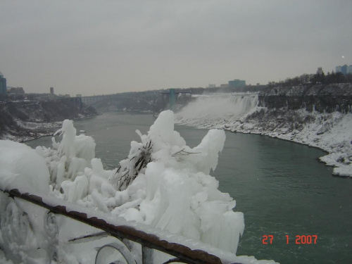 Niagara Falls w zimowej szacie