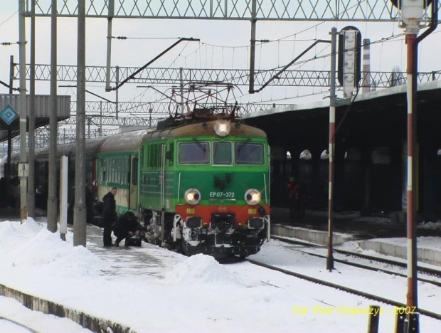 EP07-372 z pociągiem pospiesznym (relacji nie pamiętam ;) ) #kolej #PKP #lokomotywa #Poznań #PoznańGłówny #stacja #StacjaKolejowa #dworzec #DworzecKolejowy