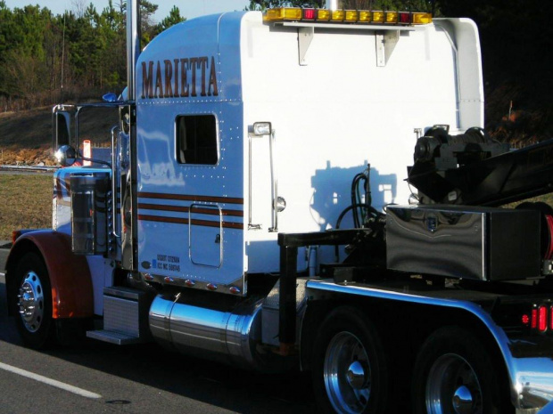 Pete 379 Tow Truck