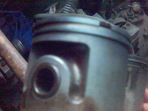 tłok DT125 LC2 z stalowymi pierscieniami