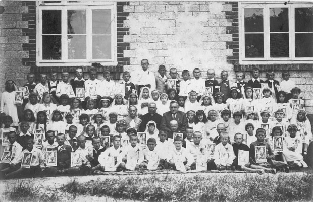 "Szkoła" 1938 - zdjęcie komunijne mojej Mamy