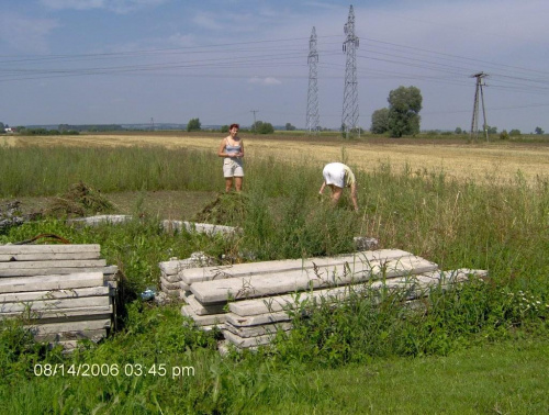 17_09_2006 Rwanie chwastów , razbijanie słupów
