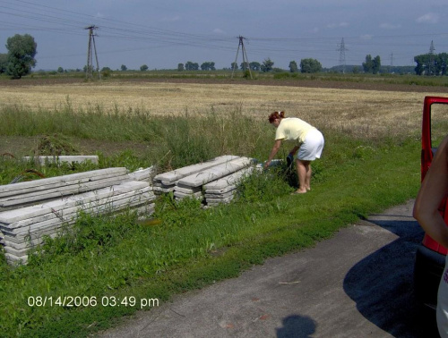 17_09_2006 Rwanie chwastów , razbijanie słupów