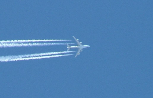 Lecący ze wschodu na zachód Boeing 747-400 Cathay Pacific.