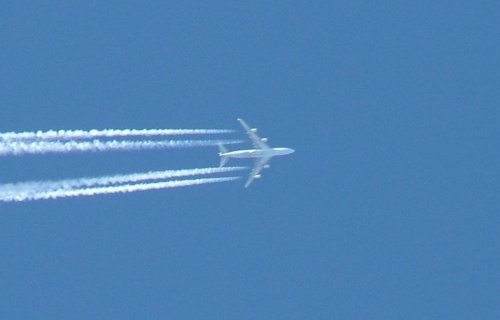 Lecący ze wschodu na zachód Boeing 747-400 Cathay Pacific.