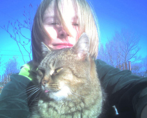 Na foteczce ja z moim kociakiem Napoleonkiem:) słodki nie? Buzki:*:* #bardzo #uwielbiam #swoje #kociaki #kociak #milutkie #KotySąQool